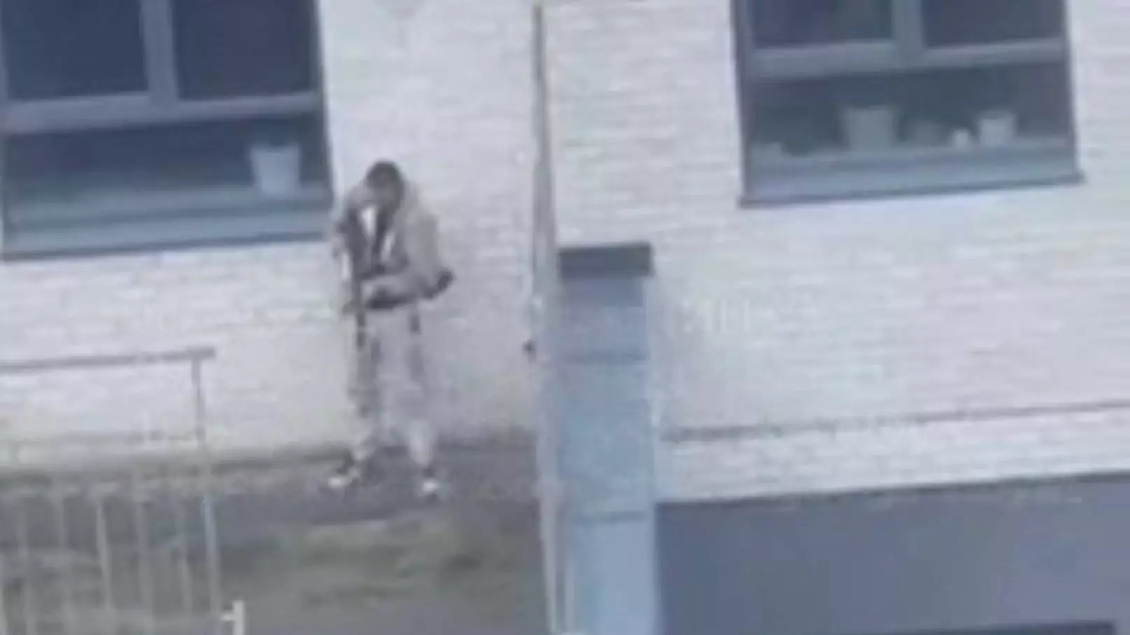 Человек с ружьем замечен в центре Ижевска во вторник, 16 апреля
